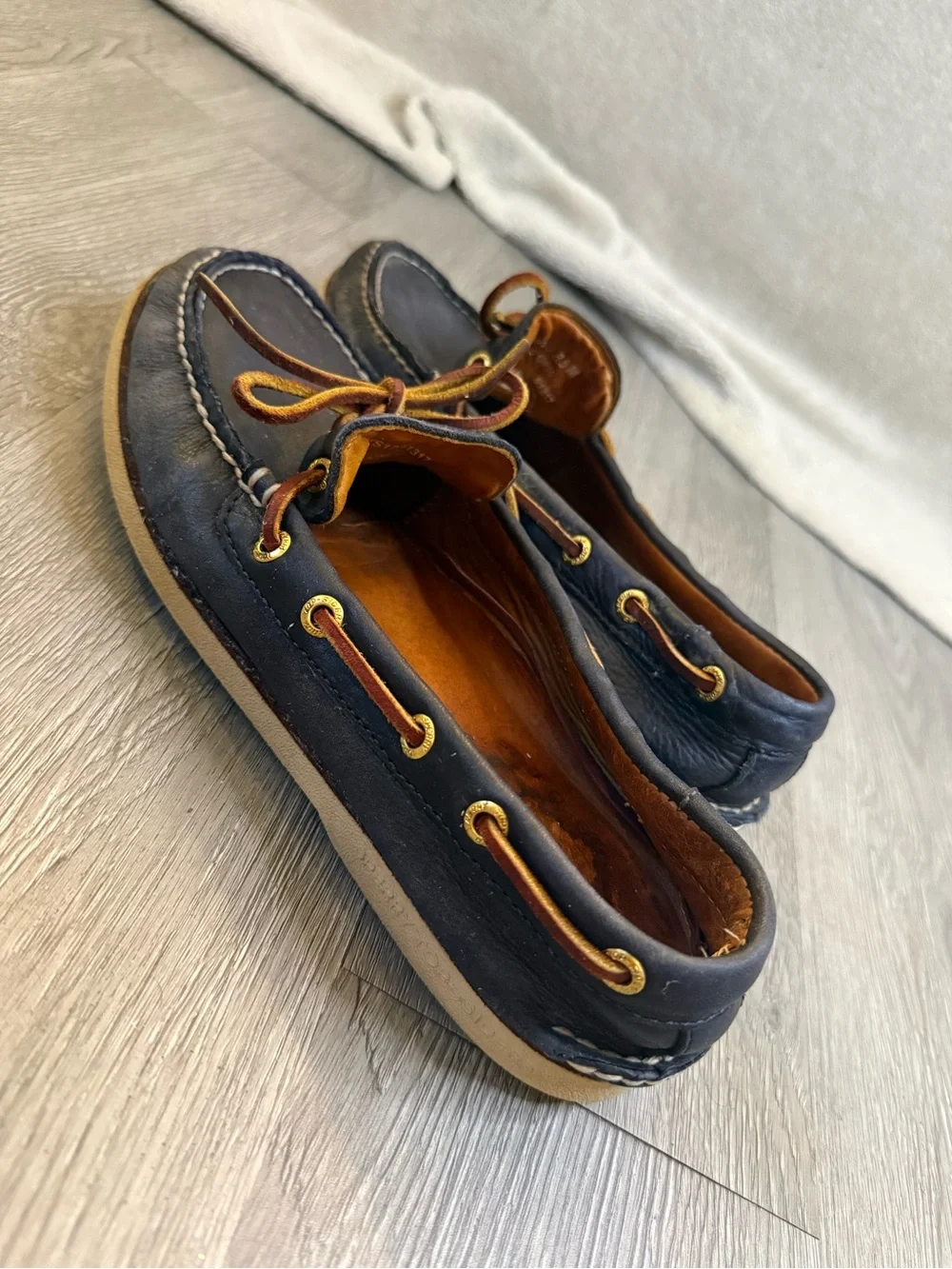 Sperry Navy Leather Boat Shoes with Brown Laces - size 8.5